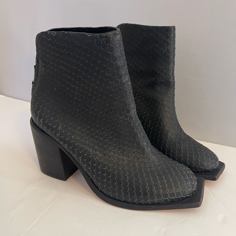 Wal & Pai La Bolan‎ Square Toe Block Heel Boot 36